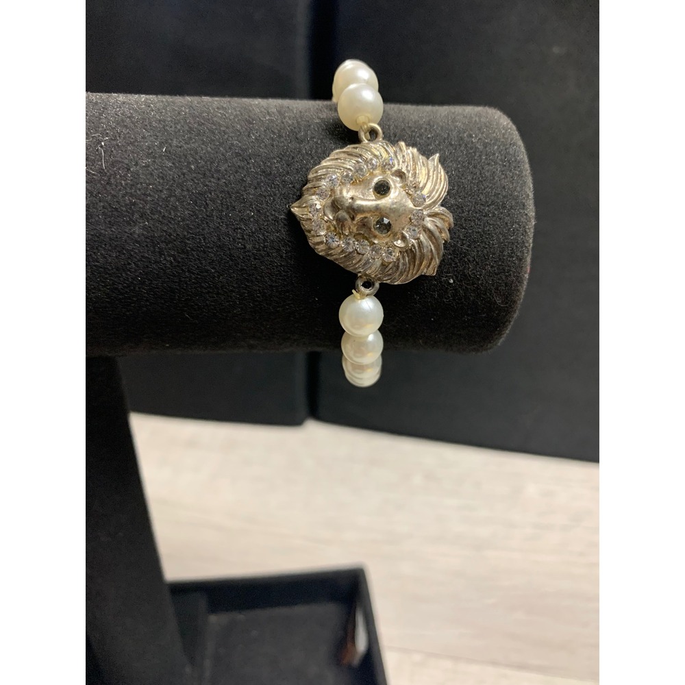 Womens Silver Tone Lion Head Rhinestone Faux Pearl Stretch Bracelet 6 Inch